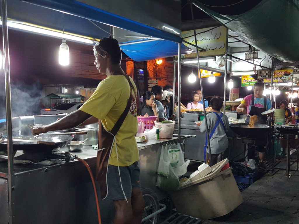 規劃旅遊中吃的部分的重點就是去當地人的飯堂、吃當地人吃的東西